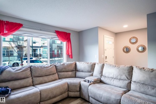 4027 3 Street Nw, Edmonton, AB - Indoor Photo Showing Living Room