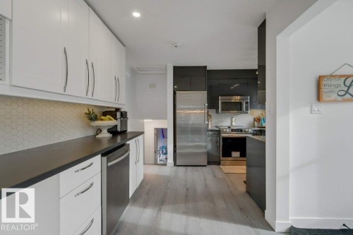 7611 141 Avenue Nw, Edmonton, AB - Indoor Photo Showing Kitchen