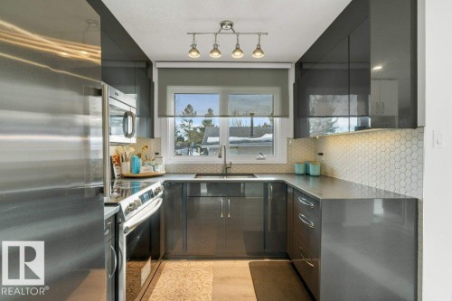 7611 141 Avenue Nw, Edmonton, AB - Indoor Photo Showing Kitchen With Upgraded Kitchen