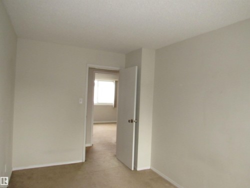 122 3308 113 Avenue, Edmonton, AB - Indoor Photo Showing Other Room