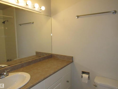 122 3308 113 Avenue, Edmonton, AB - Indoor Photo Showing Bathroom