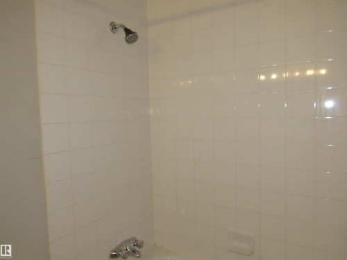 122 3308 113 Avenue, Edmonton, AB - Indoor Photo Showing Bathroom