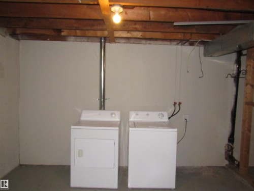 122 3308 113 Avenue, Edmonton, AB - Indoor Photo Showing Laundry Room