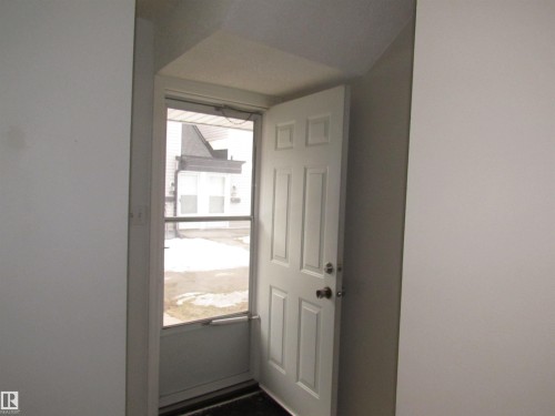 122 3308 113 Avenue, Edmonton, AB - Indoor Photo Showing Other Room