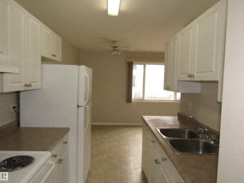 122 3308 113 Avenue, Edmonton, AB - Indoor Photo Showing Kitchen With Double Sink