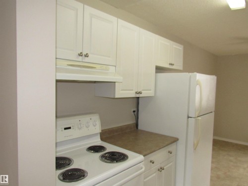 122 3308 113 Avenue, Edmonton, AB - Indoor Photo Showing Kitchen