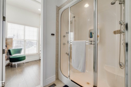 251 Galland Close, Edmonton, AB - Indoor Photo Showing Bathroom