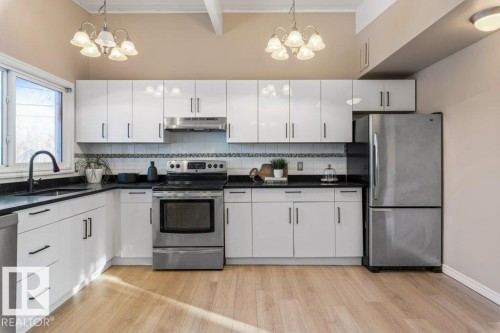 4 Granite Avenue, St. Albert, AB - Indoor Photo Showing Kitchen