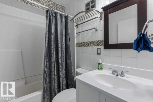 4 Granite Avenue, St. Albert, AB - Indoor Photo Showing Bathroom