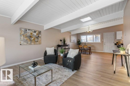 4 Granite Avenue, St. Albert, AB - Indoor Photo Showing Living Room