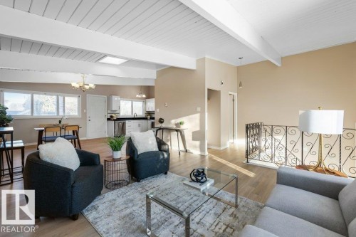 4 Granite Avenue, St. Albert, AB - Indoor Photo Showing Living Room
