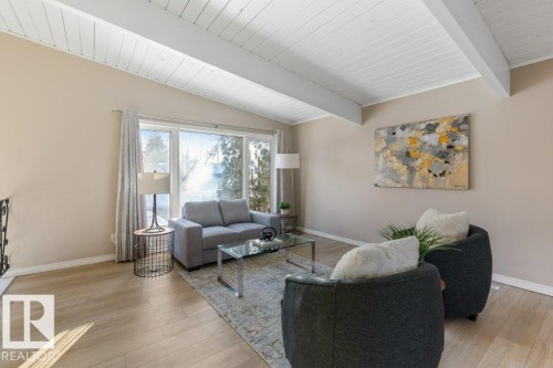 4 Granite Avenue, St. Albert, AB - Indoor Photo Showing Living Room