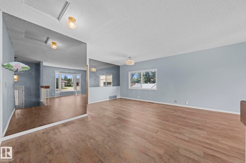 10458 14 Avenue Nw, Edmonton, AB - Indoor