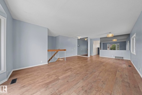 10458 14 Avenue Nw, Edmonton, AB - Indoor Photo Showing Other Room