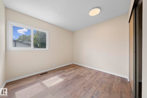 10458 14 Avenue Nw, Edmonton, AB - Indoor Photo Showing Other Room