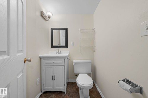 10458 14 Avenue Nw, Edmonton, AB - Indoor Photo Showing Bathroom