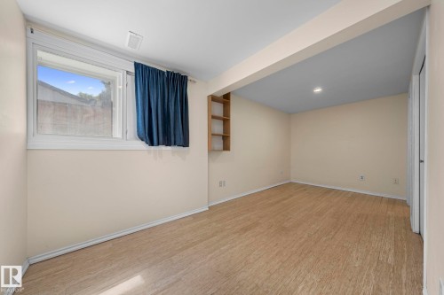 10458 14 Avenue Nw, Edmonton, AB - Indoor Photo Showing Other Room