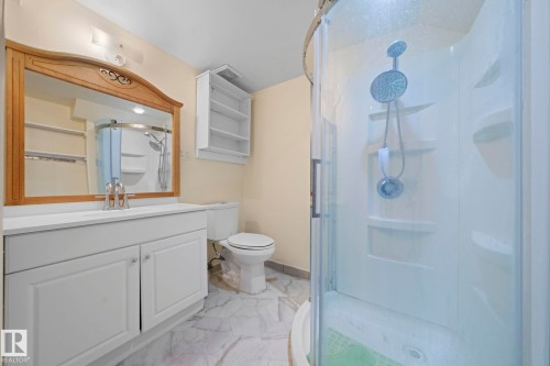 10458 14 Avenue Nw, Edmonton, AB - Indoor Photo Showing Bathroom