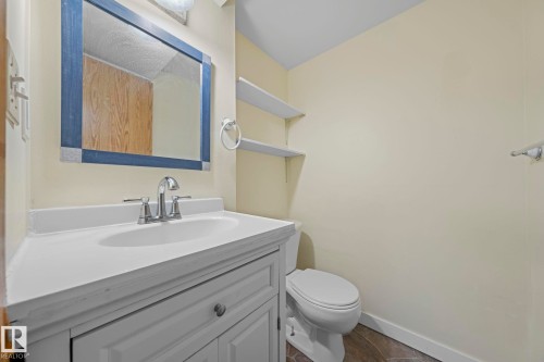 10458 14 Avenue Nw, Edmonton, AB - Indoor Photo Showing Bathroom