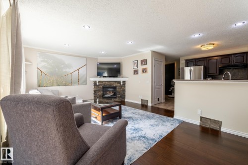 228 Hyndman Crescent, Edmonton, AB - Indoor With Fireplace