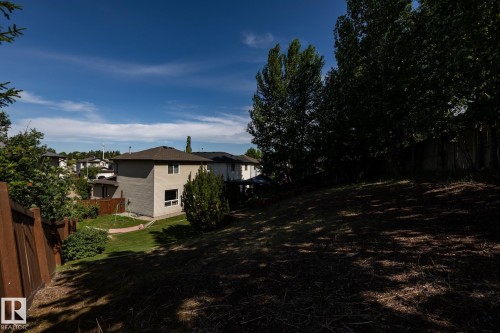 228 Hyndman Crescent, Edmonton, AB - Outdoor