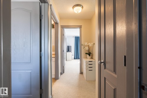 228 Hyndman Crescent, Edmonton, AB - Indoor Photo Showing Other Room