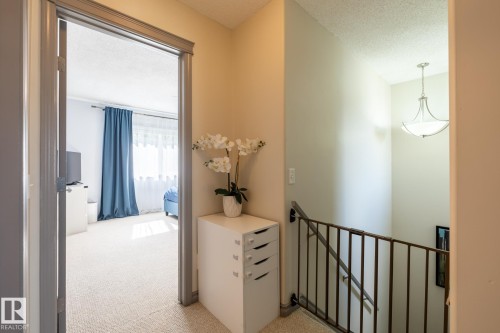 228 Hyndman Crescent, Edmonton, AB - Indoor Photo Showing Other Room