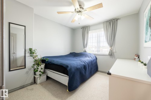228 Hyndman Crescent, Edmonton, AB - Indoor Photo Showing Bedroom