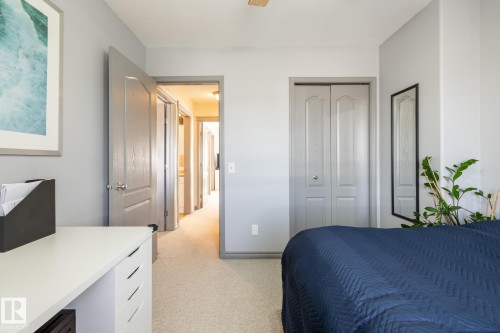 228 Hyndman Crescent, Edmonton, AB - Indoor Photo Showing Bedroom