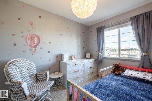 228 Hyndman Crescent, Edmonton, AB - Indoor Photo Showing Bedroom