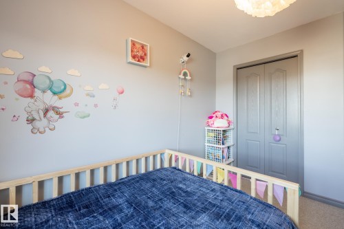 228 Hyndman Crescent, Edmonton, AB - Indoor Photo Showing Bedroom