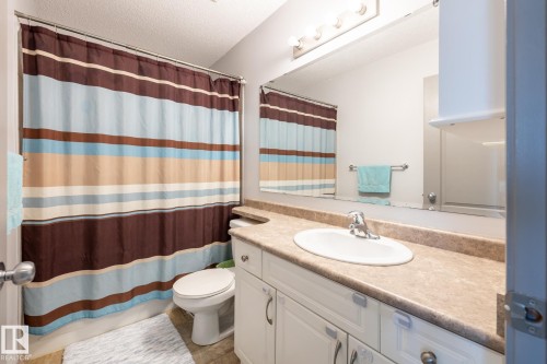 228 Hyndman Crescent, Edmonton, AB - Indoor Photo Showing Bathroom