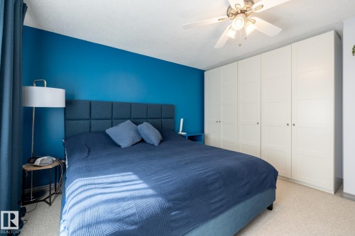 228 Hyndman Crescent, Edmonton, AB - Indoor Photo Showing Bedroom