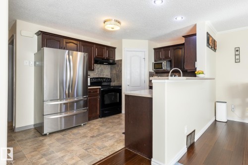 228 Hyndman Crescent, Edmonton, AB - Indoor Photo Showing Kitchen With Stainless Steel Kitchen