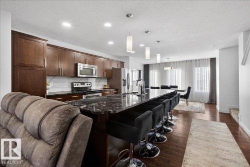 1472 33A Street, Edmonton, AB - Indoor Photo Showing Kitchen With Upgraded Kitchen