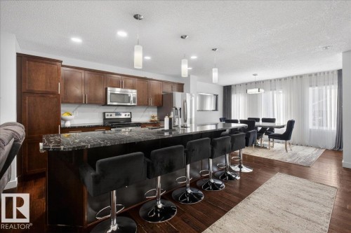 1472 33A Street, Edmonton, AB - Indoor Photo Showing Kitchen With Upgraded Kitchen