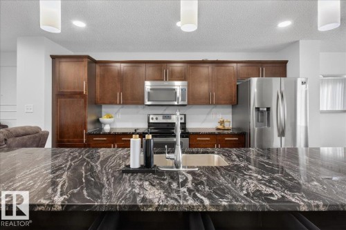 1472 33A Street, Edmonton, AB - Indoor Photo Showing Kitchen With Upgraded Kitchen