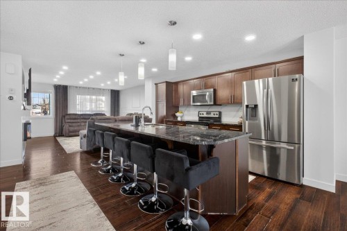 1472 33A Street, Edmonton, AB - Indoor Photo Showing Kitchen With Upgraded Kitchen