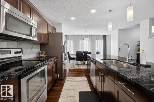 1472 33A Street, Edmonton, AB - Indoor Photo Showing Kitchen With Double Sink With Upgraded Kitchen