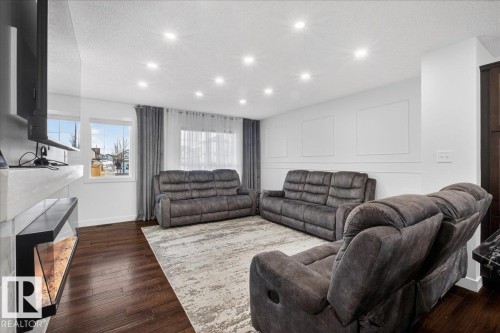 1472 33A Street, Edmonton, AB - Indoor Photo Showing Living Room