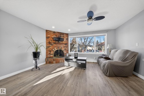 9521 109 Avenue, Edmonton, AB - Indoor Photo Showing Living Room With Fireplace