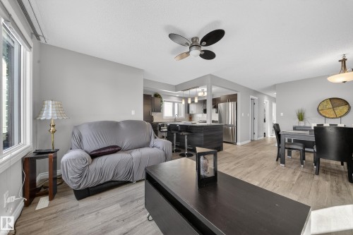 9521 109 Avenue, Edmonton, AB - Indoor