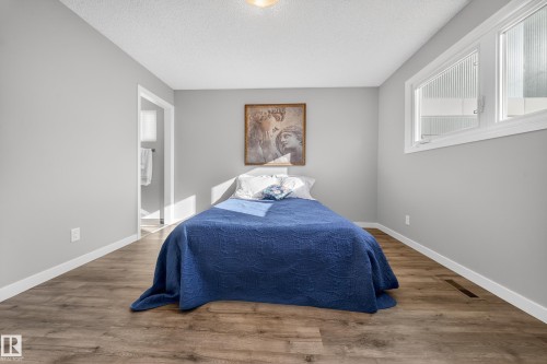 9521 109 Avenue, Edmonton, AB - Indoor Photo Showing Bedroom