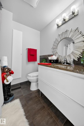 9521 109 Avenue, Edmonton, AB - Indoor Photo Showing Bathroom