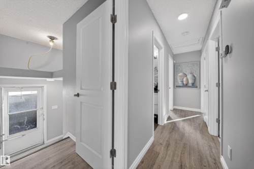 9521 109 Avenue, Edmonton, AB - Indoor Photo Showing Other Room
