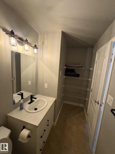 209 10116 80 Avenue, Edmonton, AB - Indoor Photo Showing Bathroom
