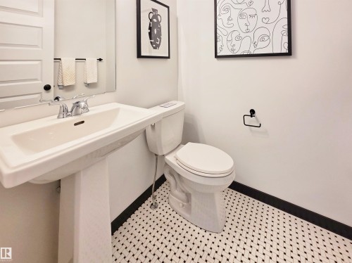 7015 52 Avenue, Beaumont, AB - Indoor Photo Showing Bathroom