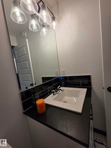 7015 52 Avenue, Beaumont, AB - Indoor Photo Showing Bathroom