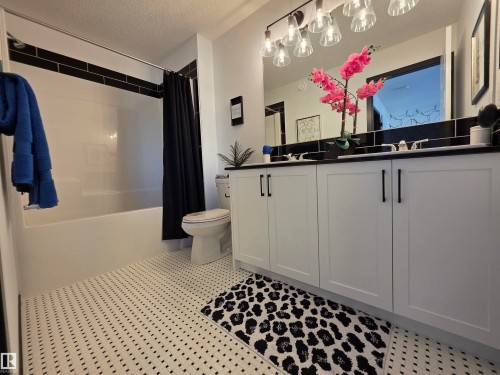 7015 52 Avenue, Beaumont, AB - Indoor Photo Showing Bathroom