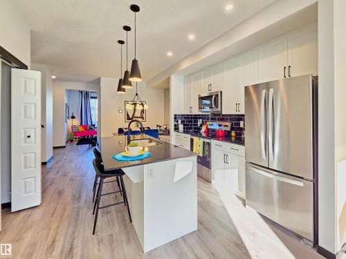 7015 52 Avenue, Beaumont, AB - Indoor Photo Showing Kitchen